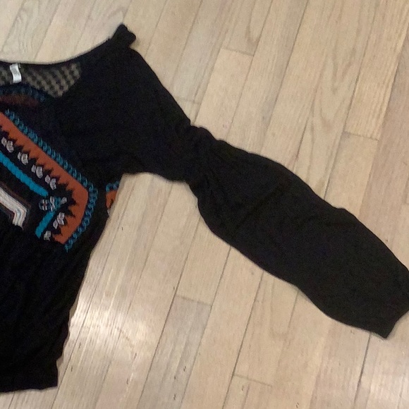 Free People Boho Embroidered Top w/elastic bottom - Picture 3 of 8